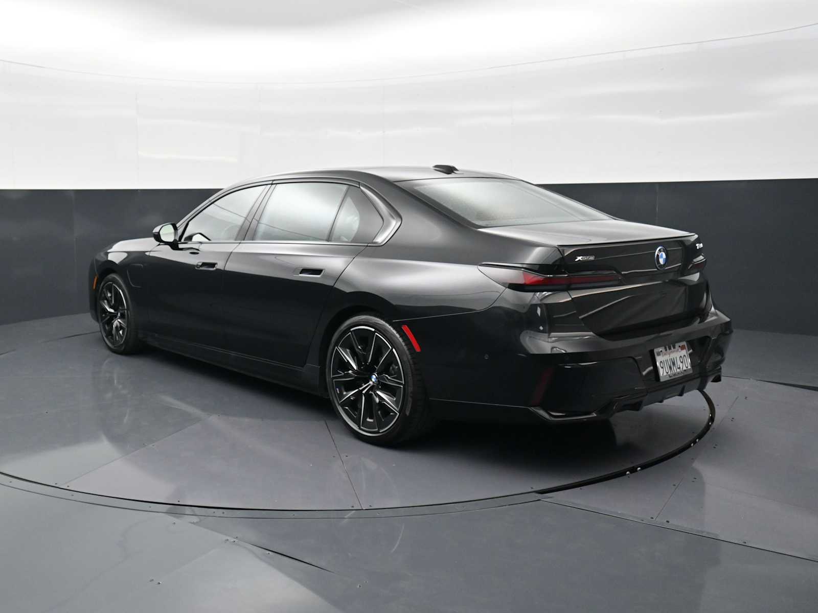 Thumbnail: 2025 BMW 7 Series - 7