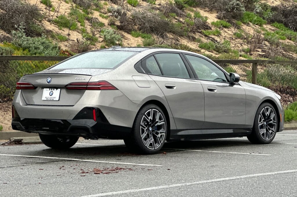 New 2026 BMW 550e xDrive Sedan