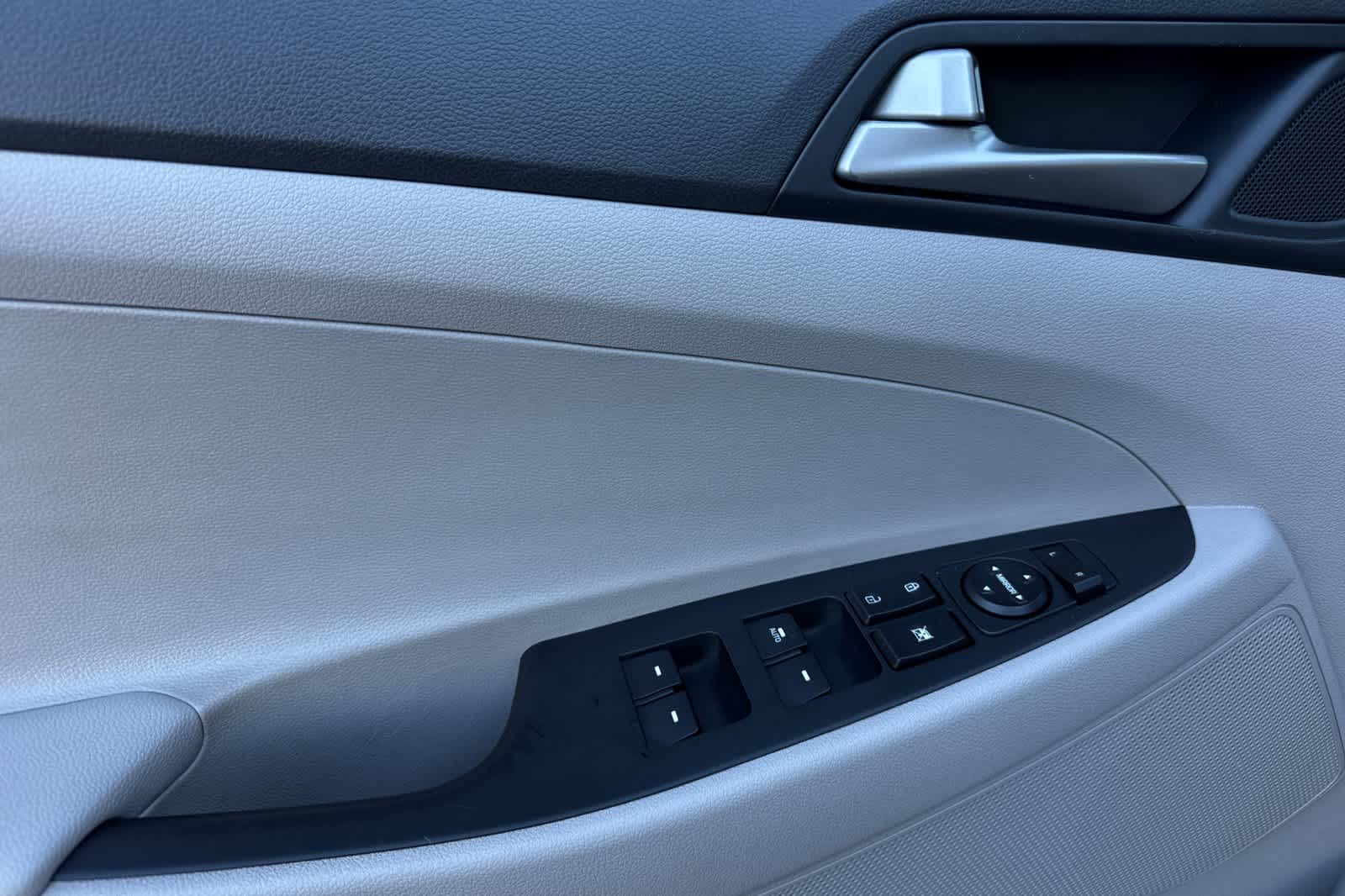 Thumbnail: 2018 Hyundai Tucson - 12