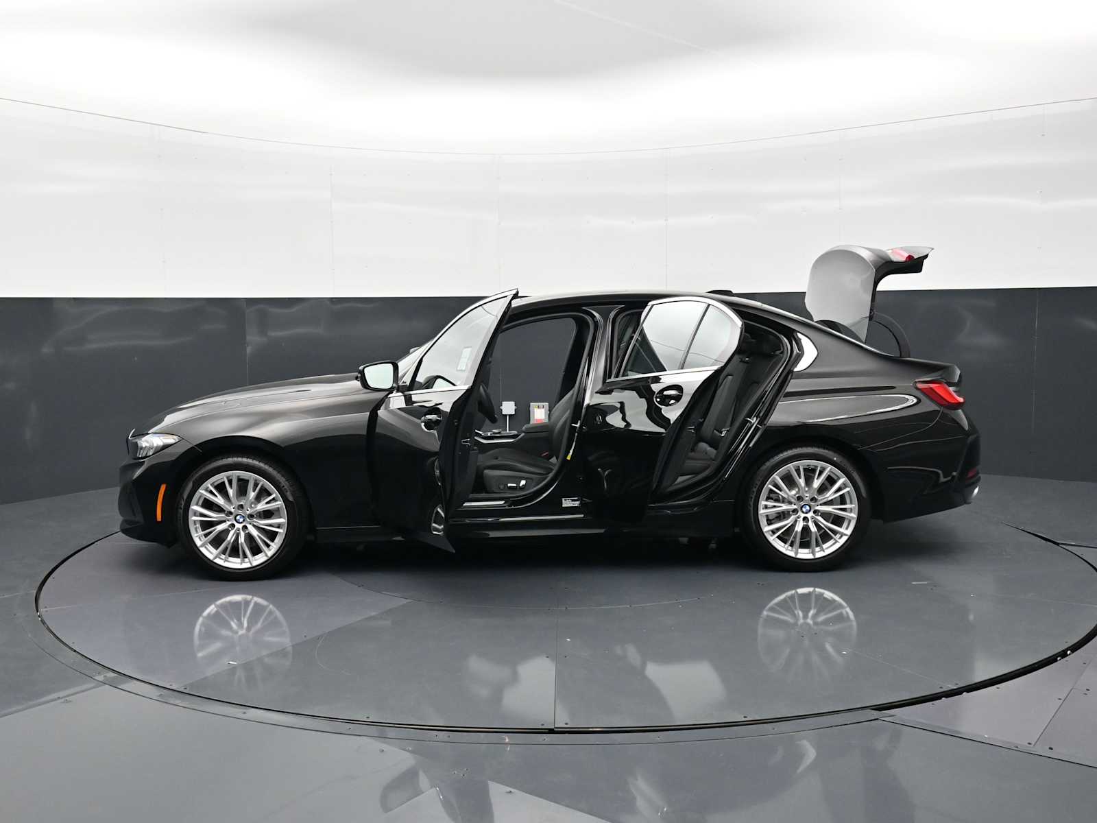 Thumbnail: 2024 BMW 3 Series - 36
