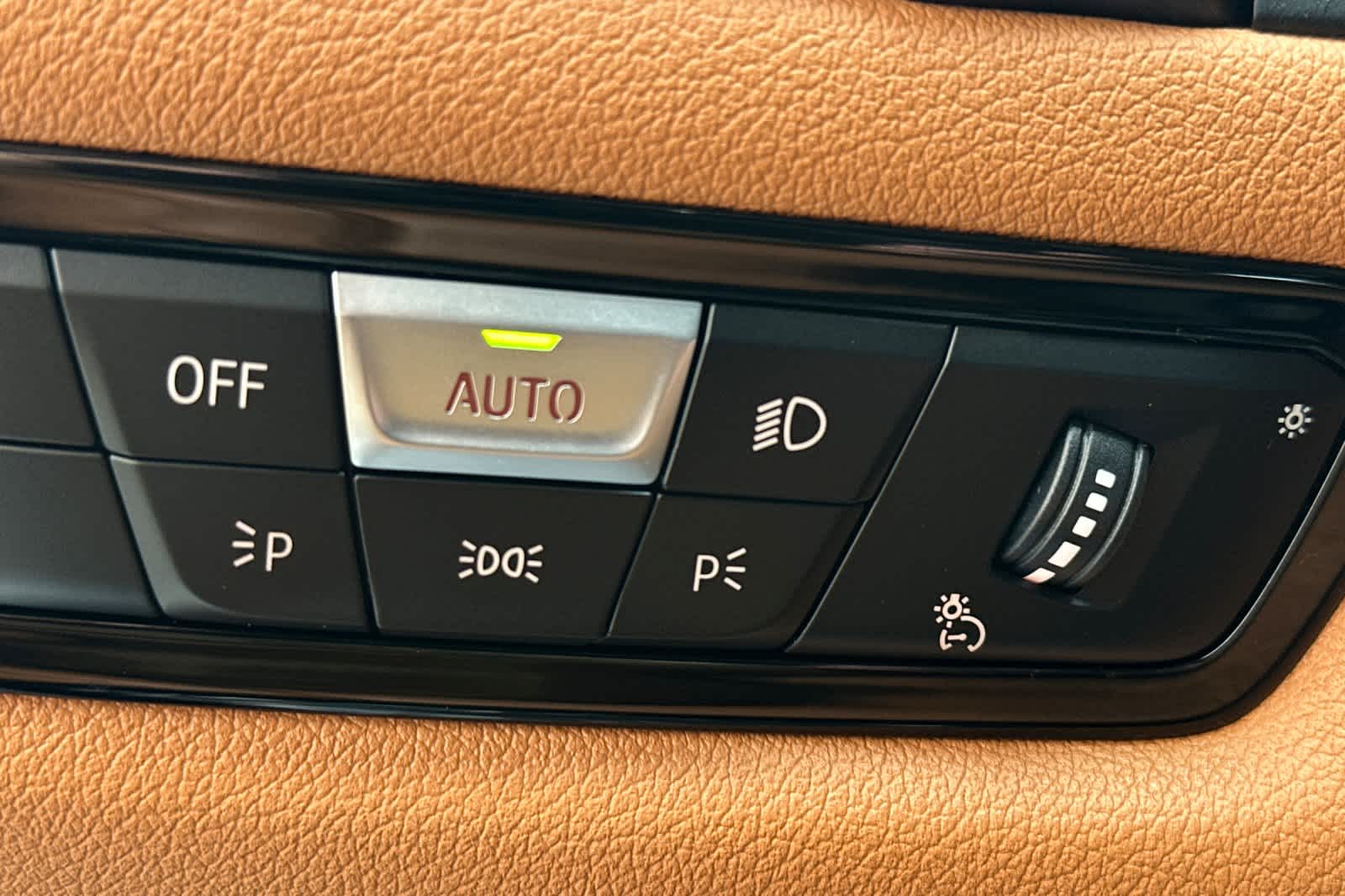 Thumbnail: 2024 BMW 8 Series - 32