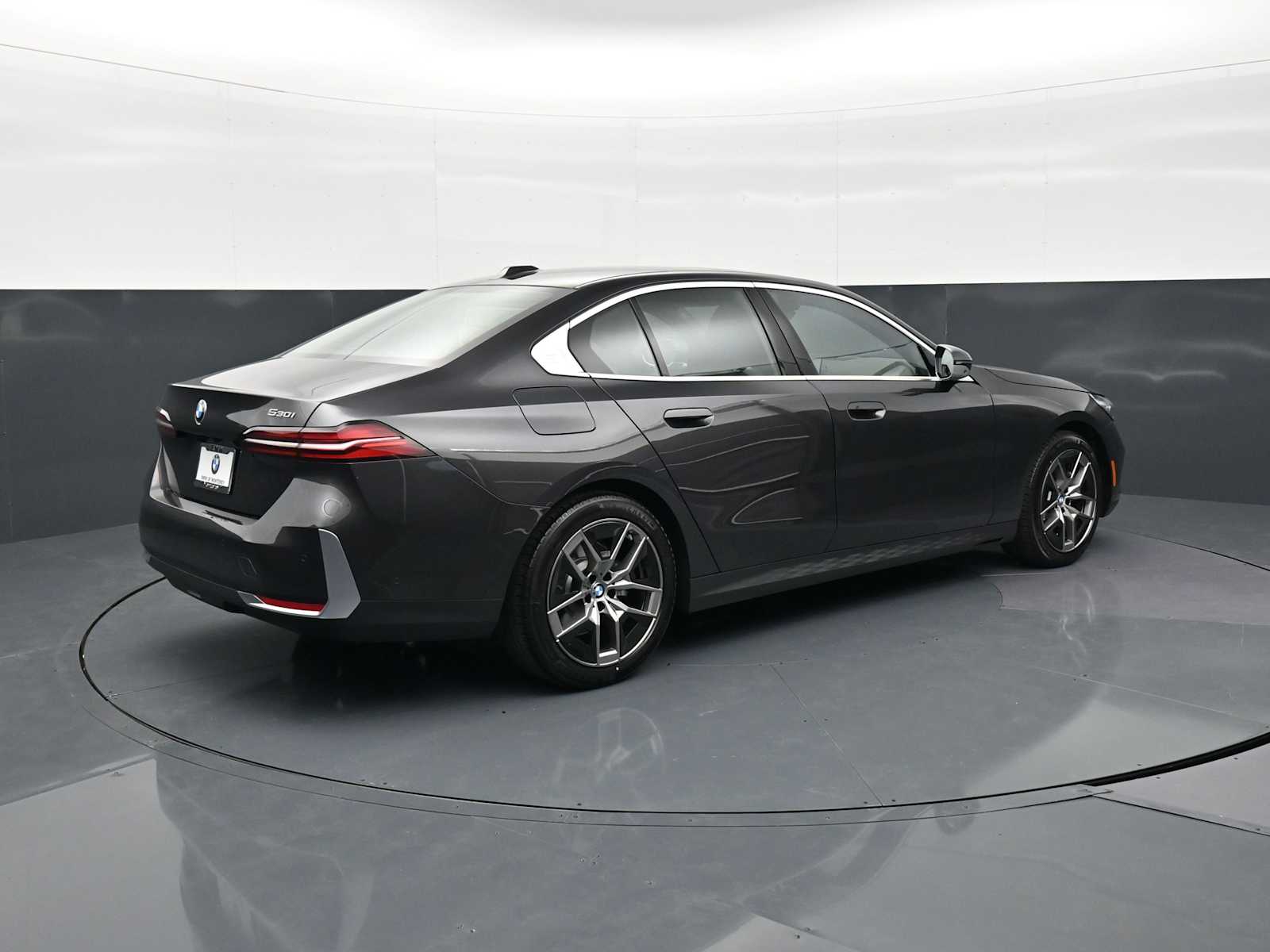 Thumbnail: 2026 BMW 5 Series - 5