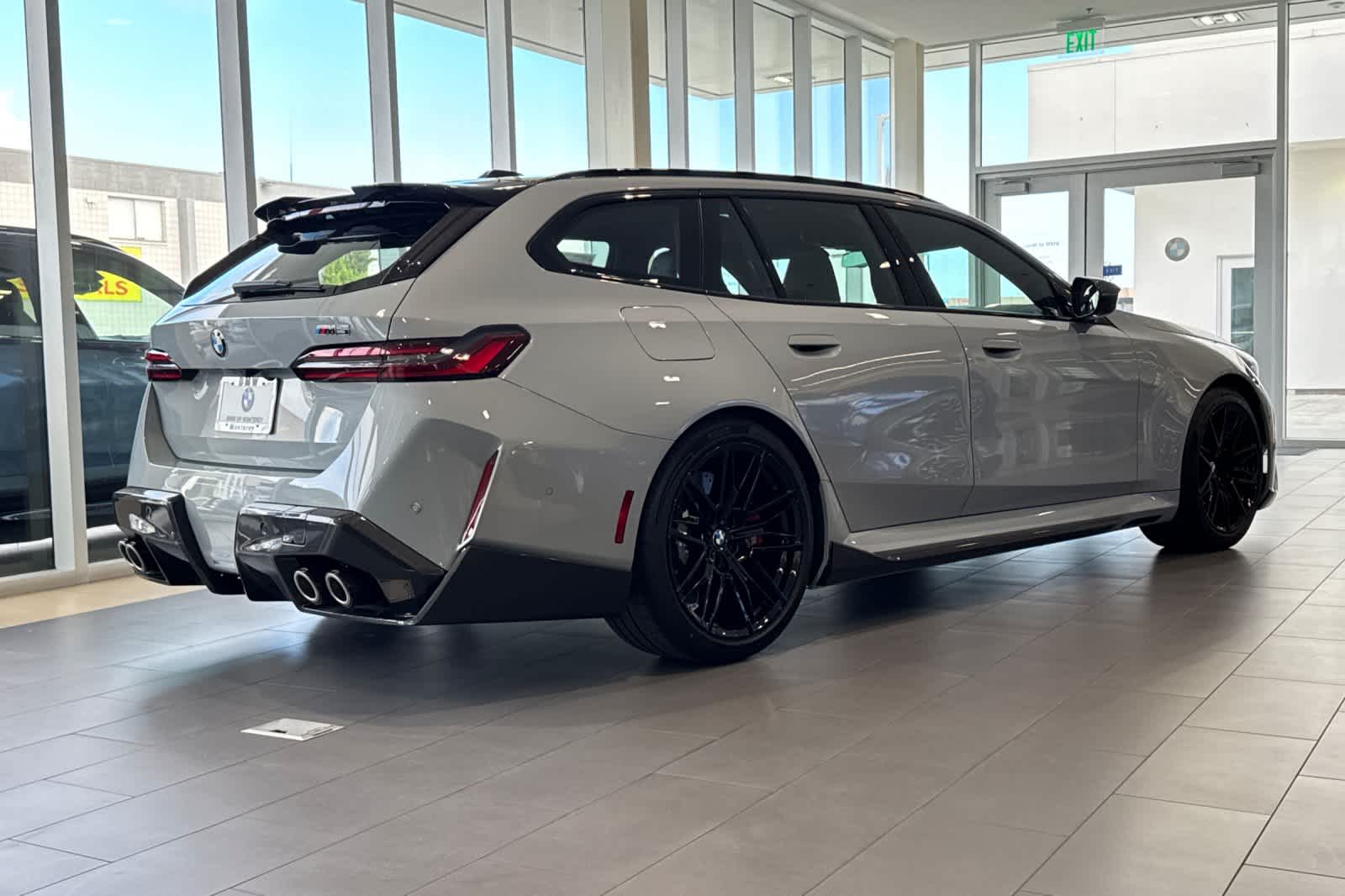 Thumbnail: 2026 BMW M5 - 2