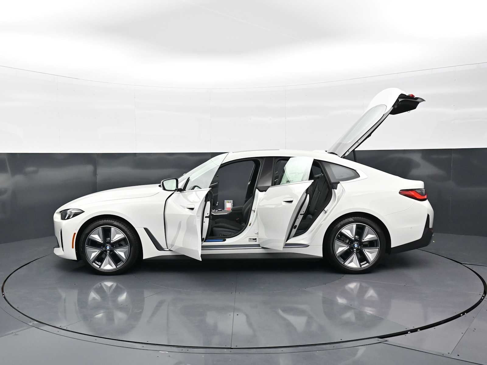 Thumbnail: 2026 BMW i4 - 36