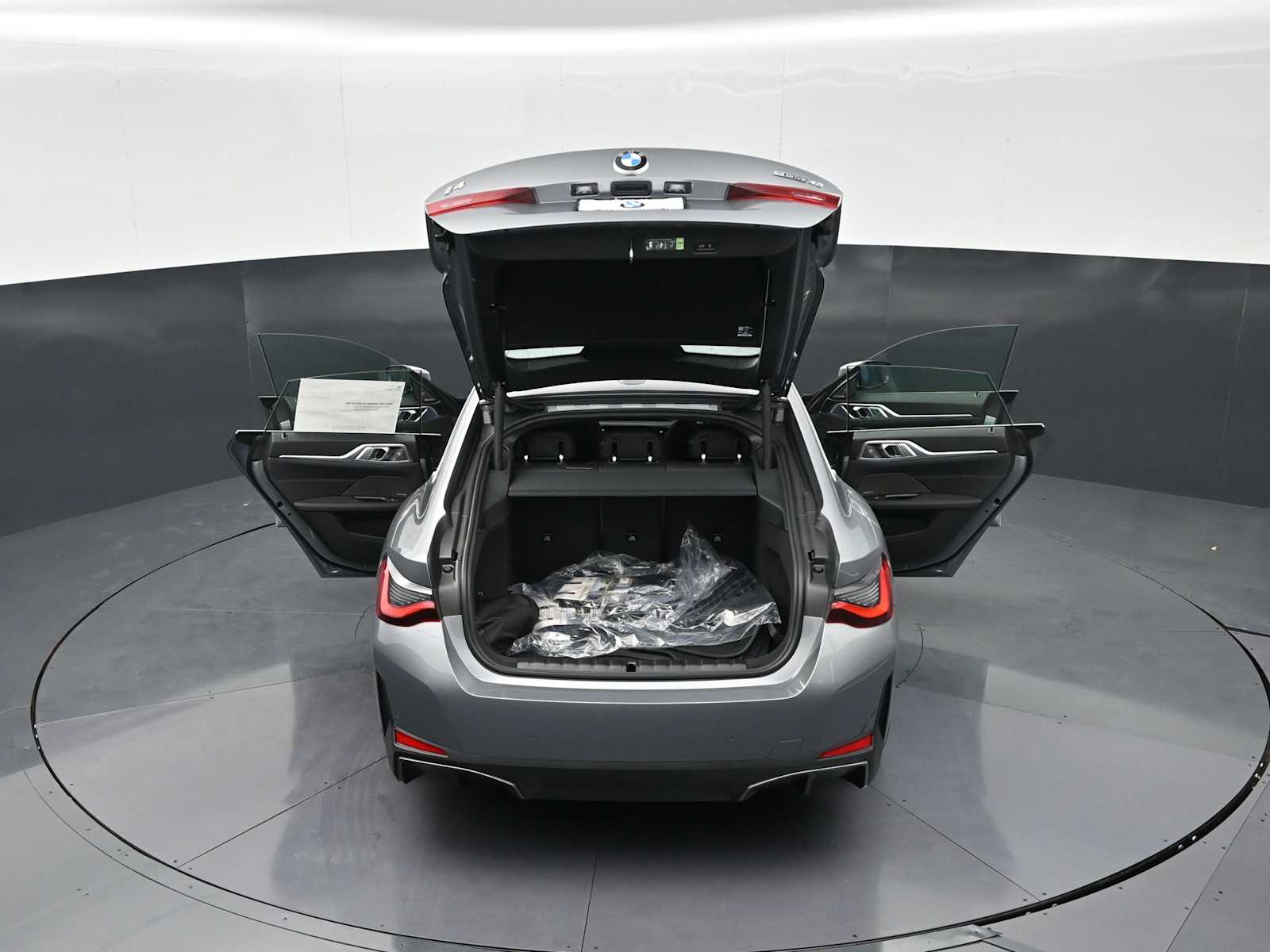 Thumbnail: 2026 BMW i4 - 34
