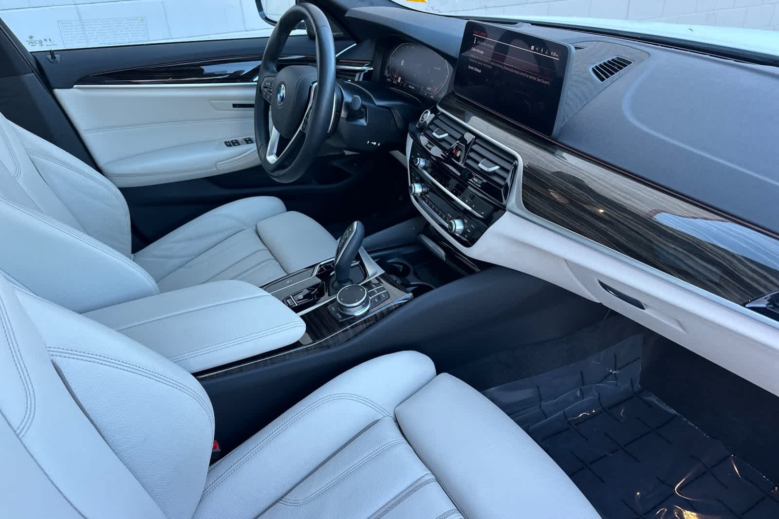 Thumbnail: 2023 BMW 5 Series - 16