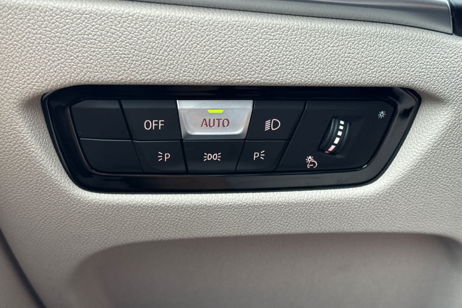 Thumbnail: 2025 BMW i4 - 32