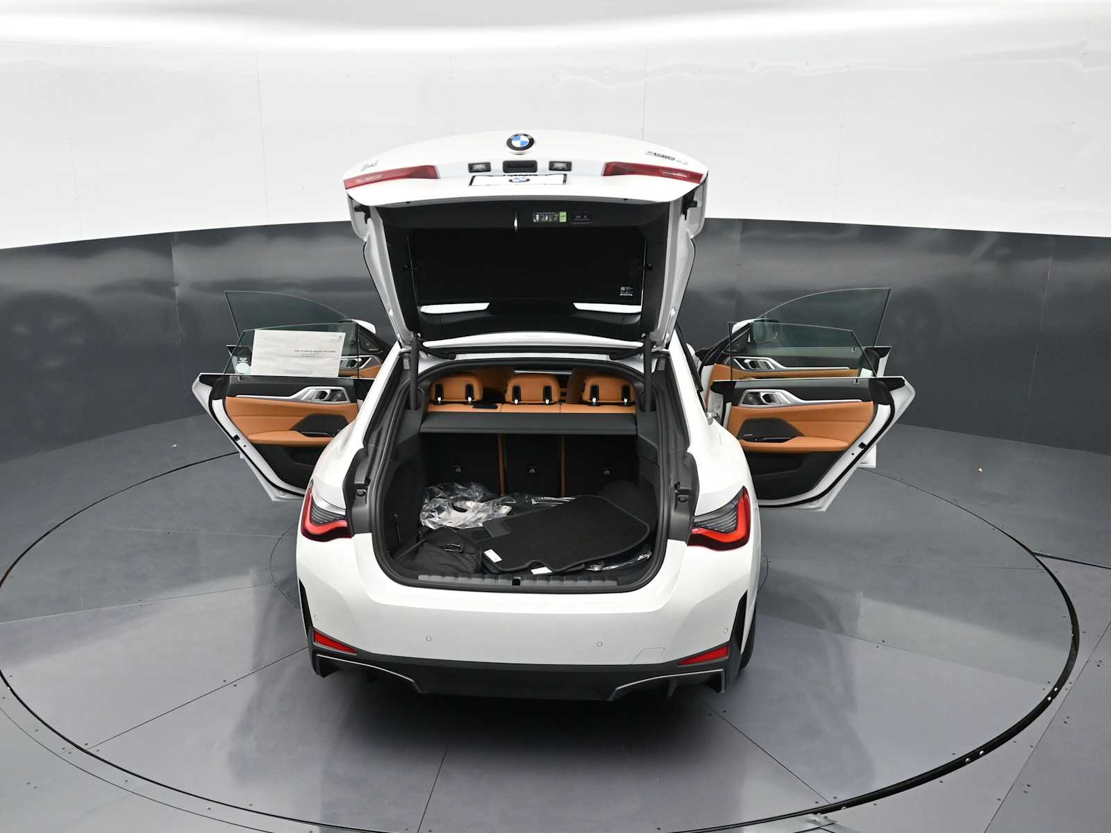 Thumbnail: 2026 BMW i4 - 34