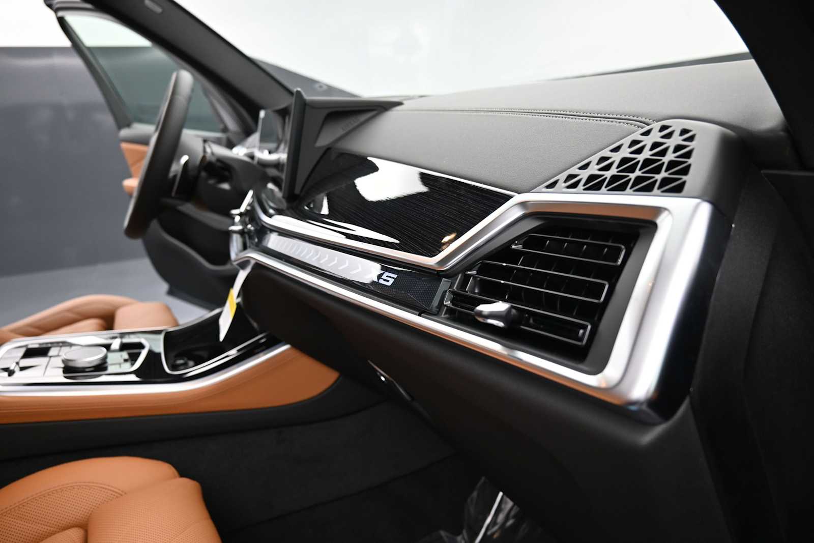 Thumbnail: 2026 BMW X5 - 16