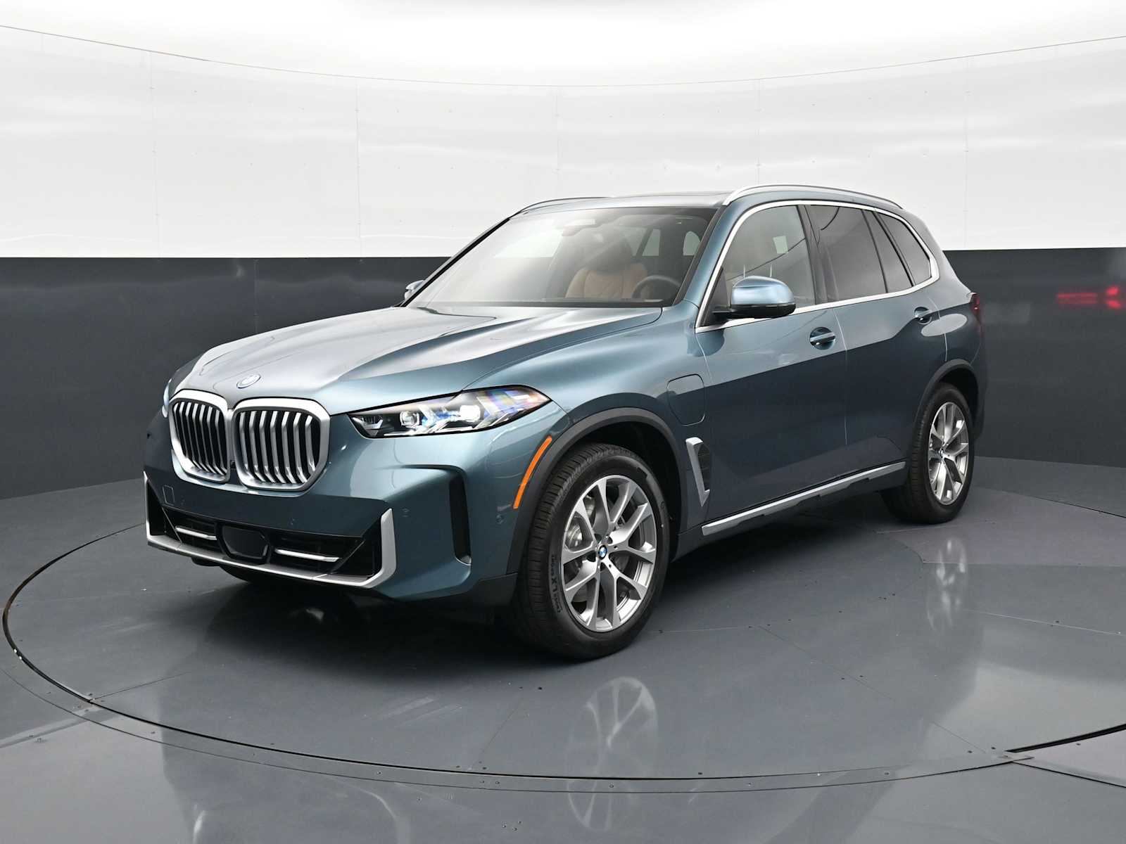 Thumbnail: 2026 BMW X5 - 1