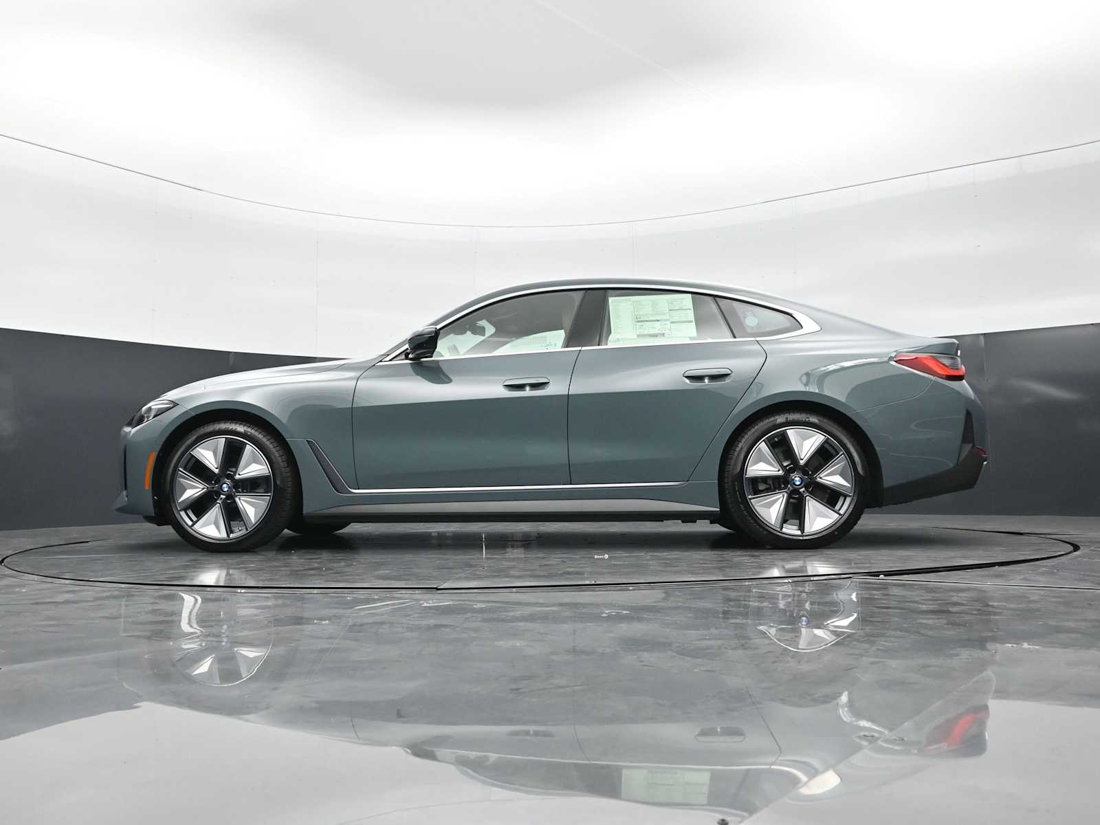 Thumbnail: 2026 BMW i4 - 23