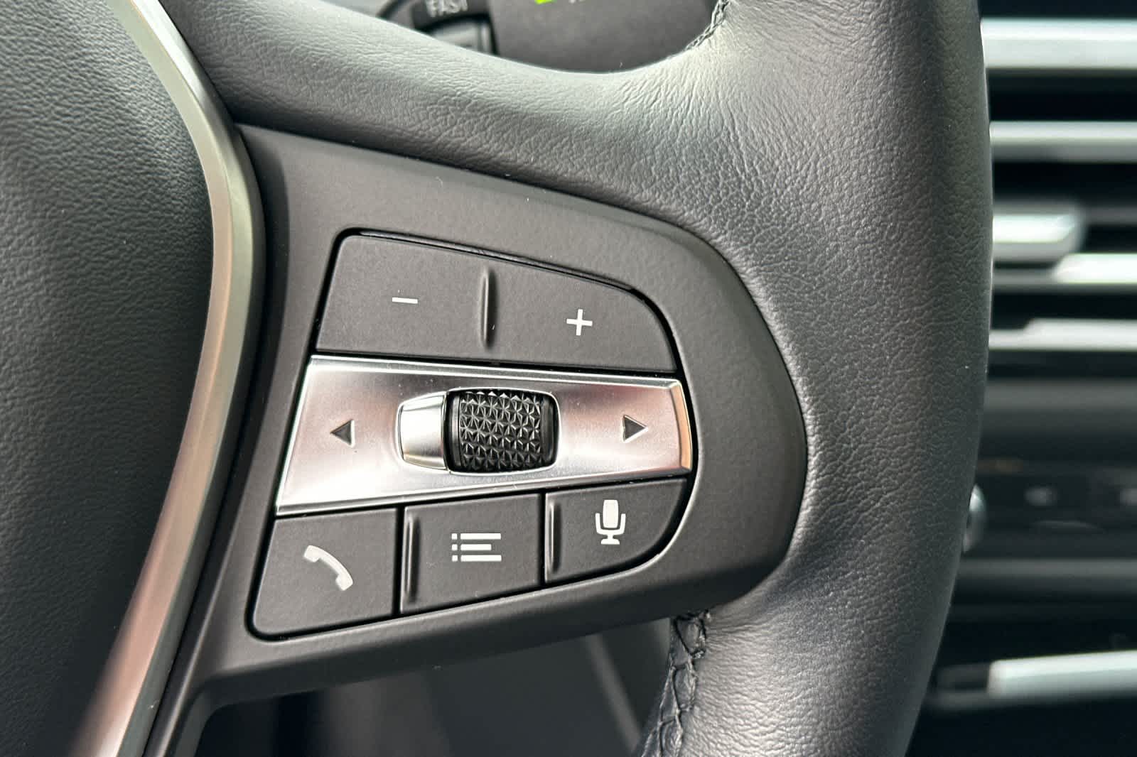 Thumbnail: 2023 BMW i4 - 27