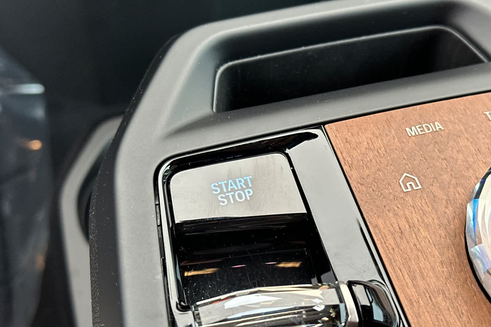 Thumbnail: 2026 BMW iX - 25