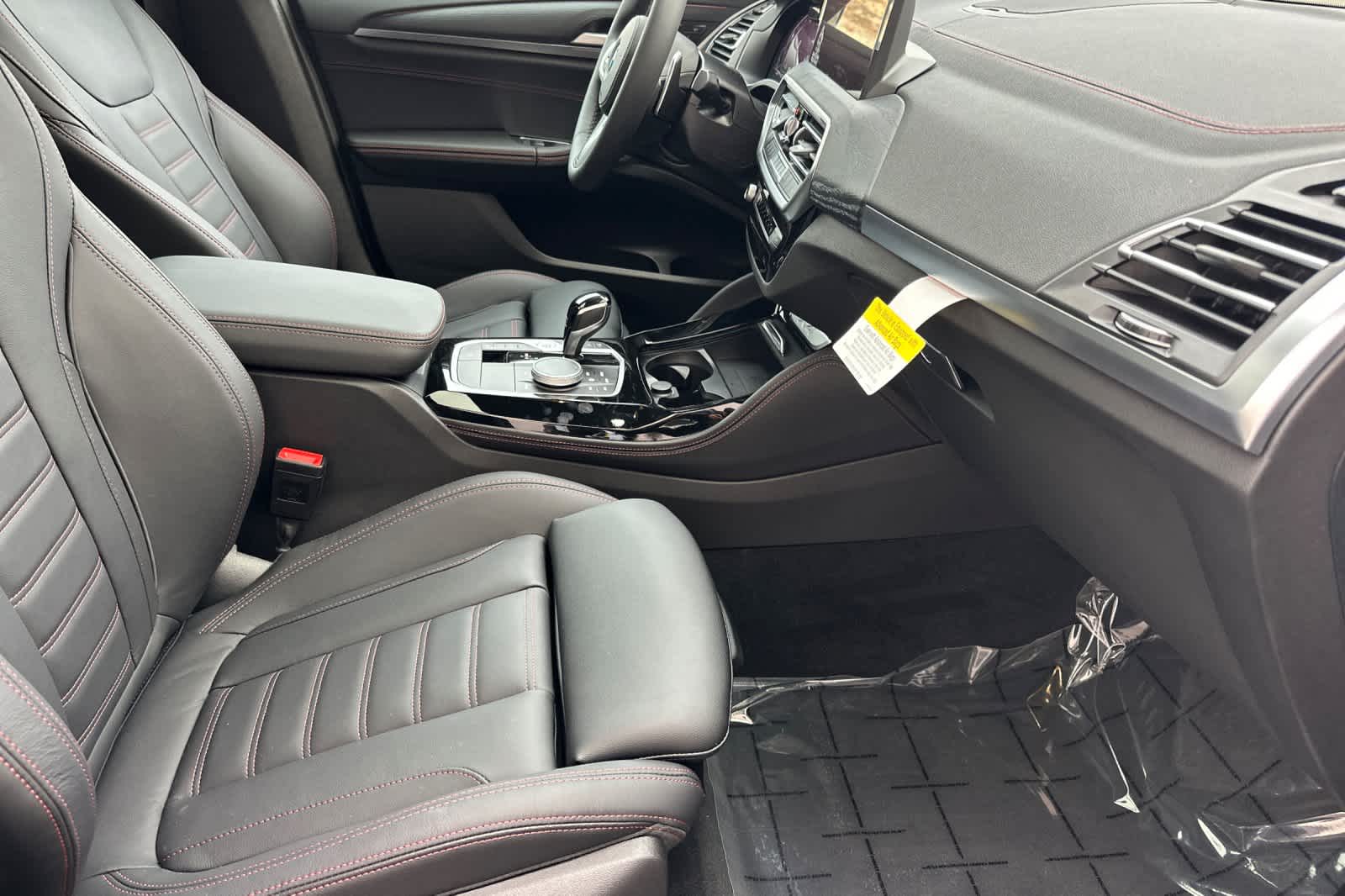 Thumbnail: 2025 BMW X4 - 17