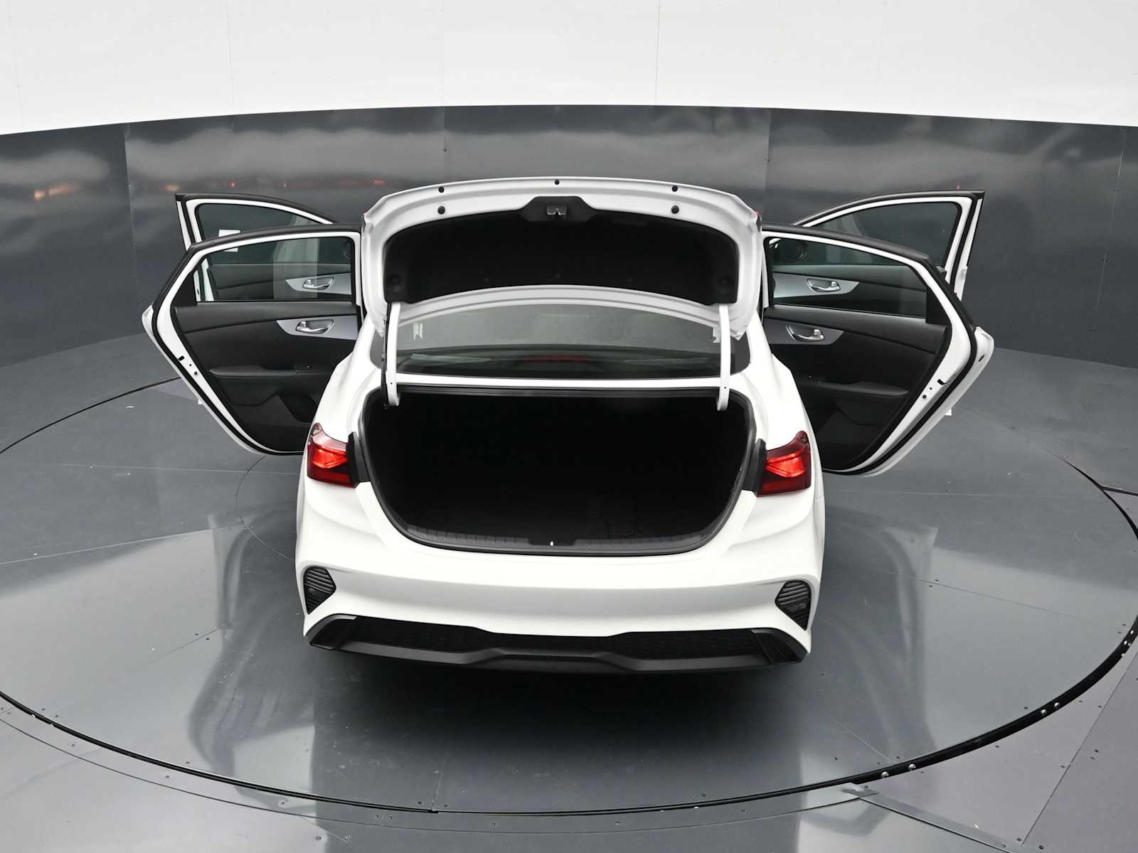 2024 Kia Forte LX - Photo 34