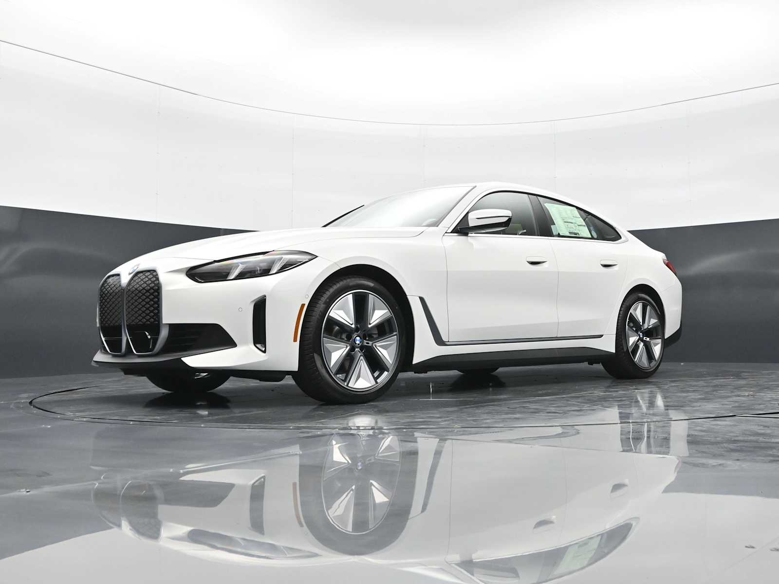 Thumbnail: 2026 BMW i4 - 25