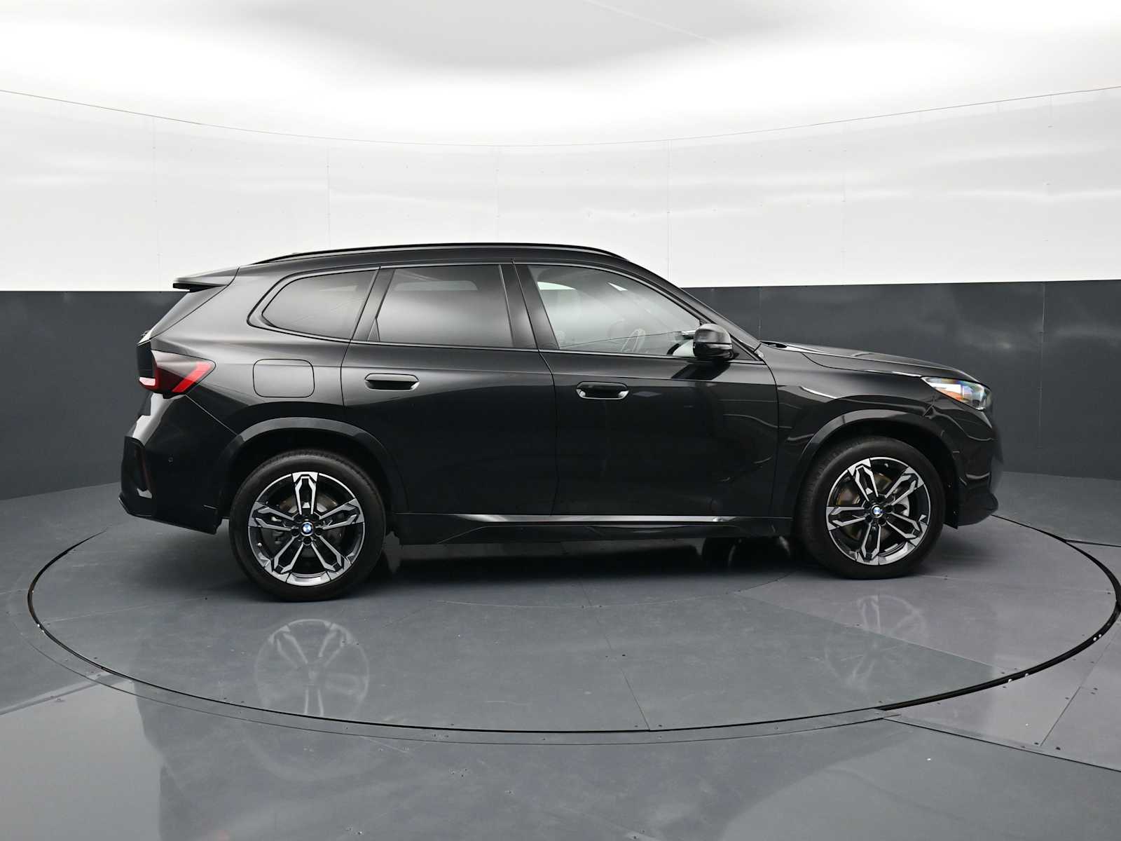 Thumbnail: 2023 BMW X1 - 4