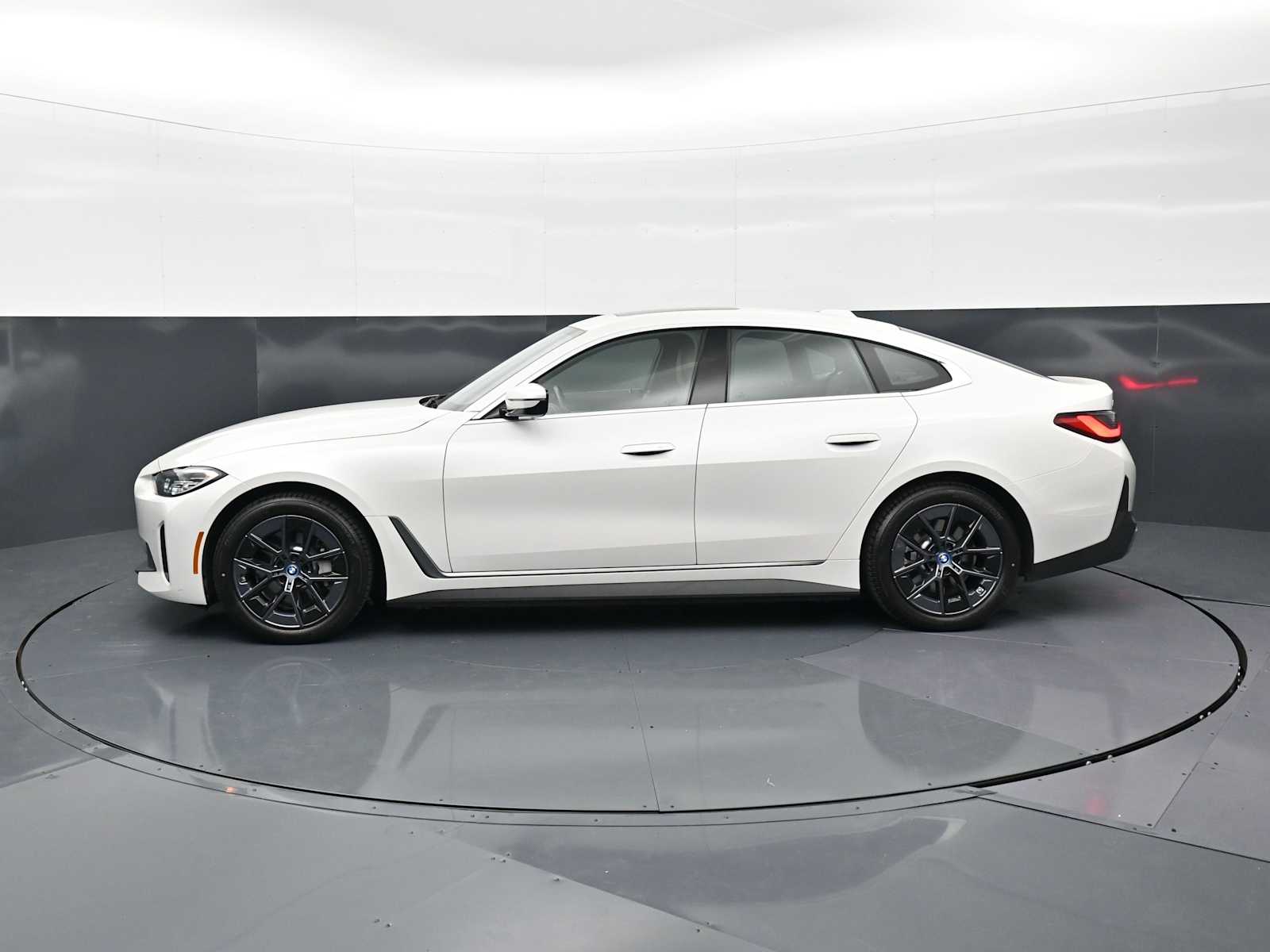Thumbnail: 2023 BMW i4 - 8