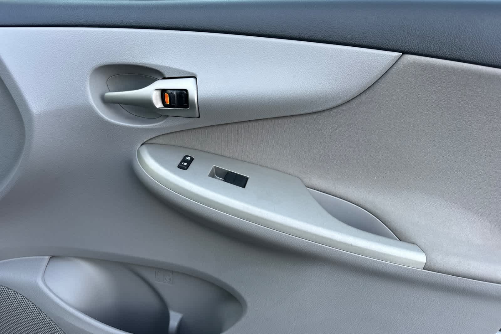 Thumbnail: 2011 Toyota Corolla - 17