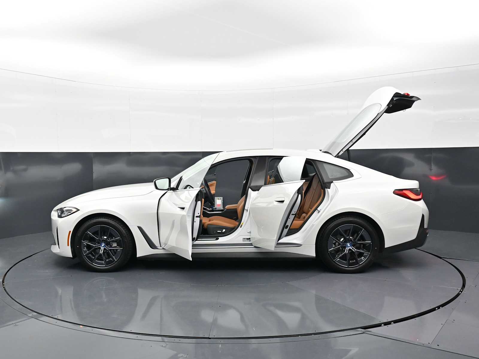 Thumbnail: 2023 BMW i4 - 36