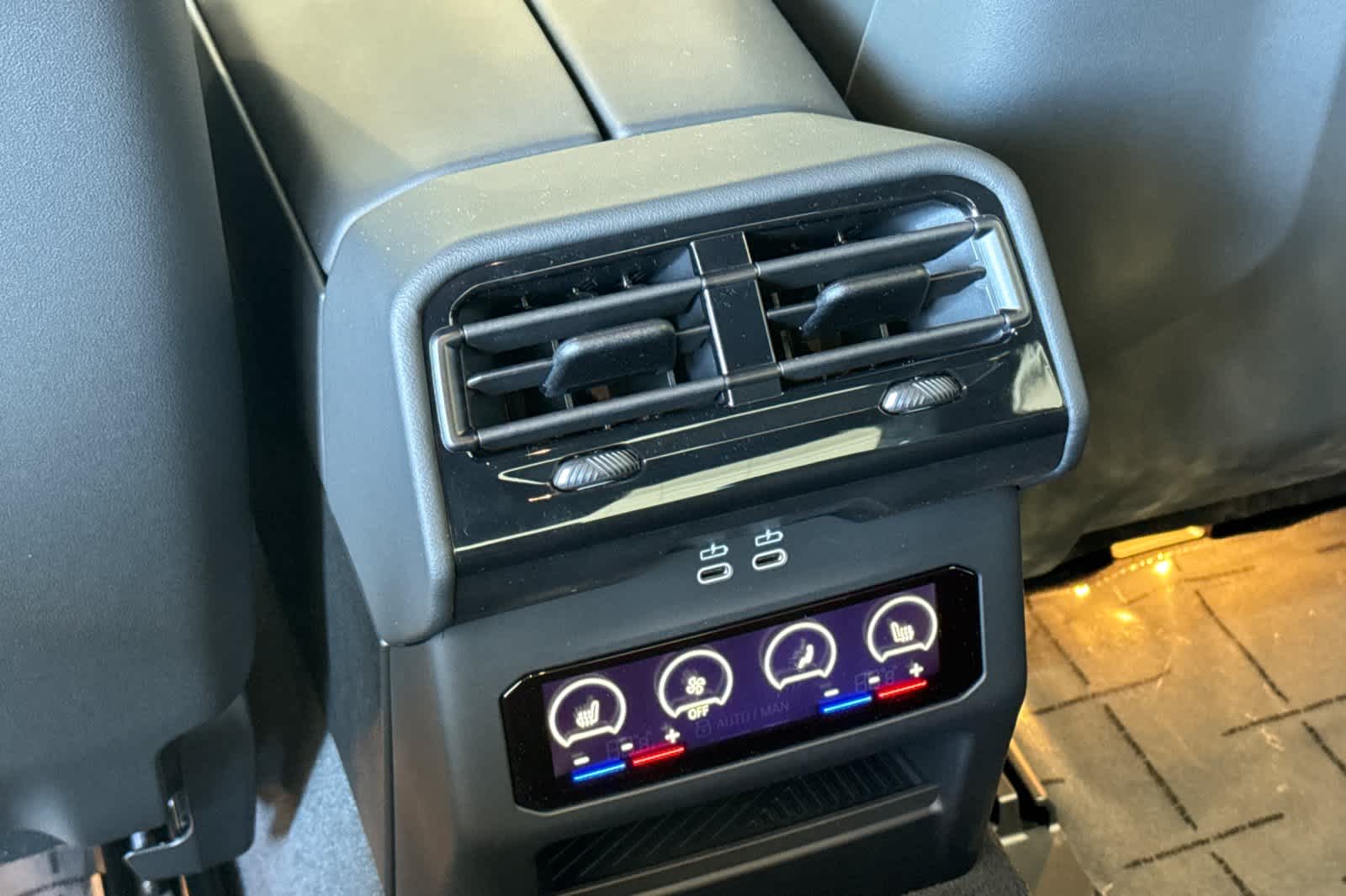 Thumbnail: 2026 BMW M5 - 16