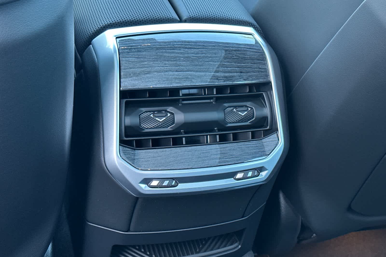 Thumbnail: 2025 BMW i7 - 16