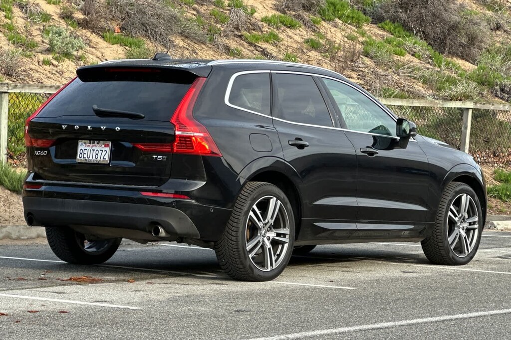 Used 2018 Volvo XC60 Momentum SUV