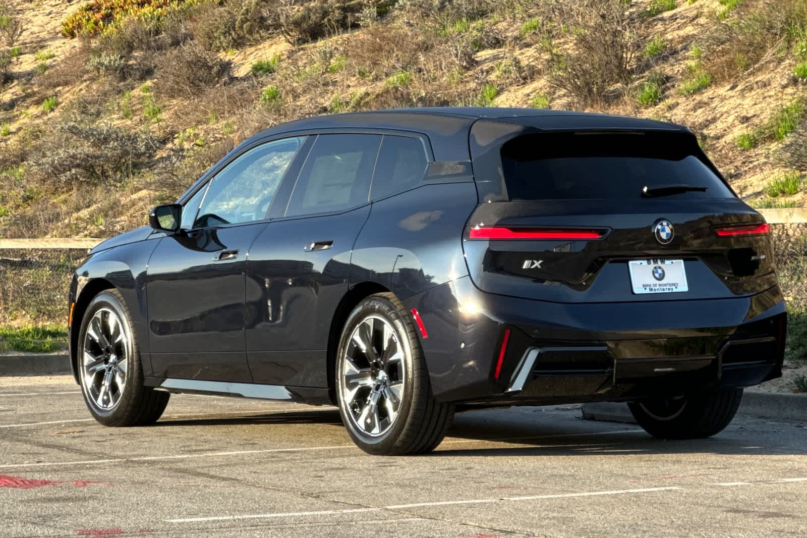 Thumbnail: 2026 BMW iX - 6