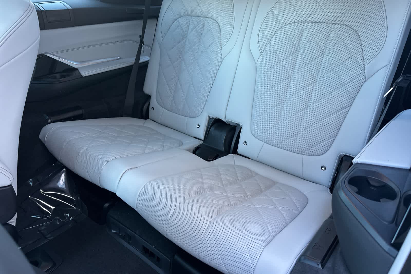 Thumbnail: 2025 BMW X7 - 16