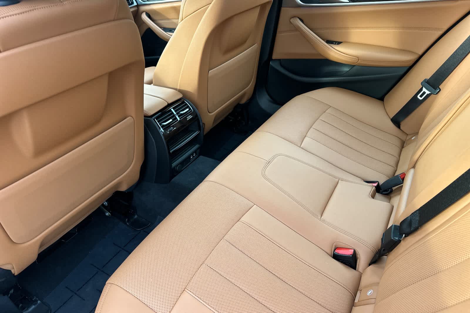 Thumbnail: 2023 BMW 5 Series - 4