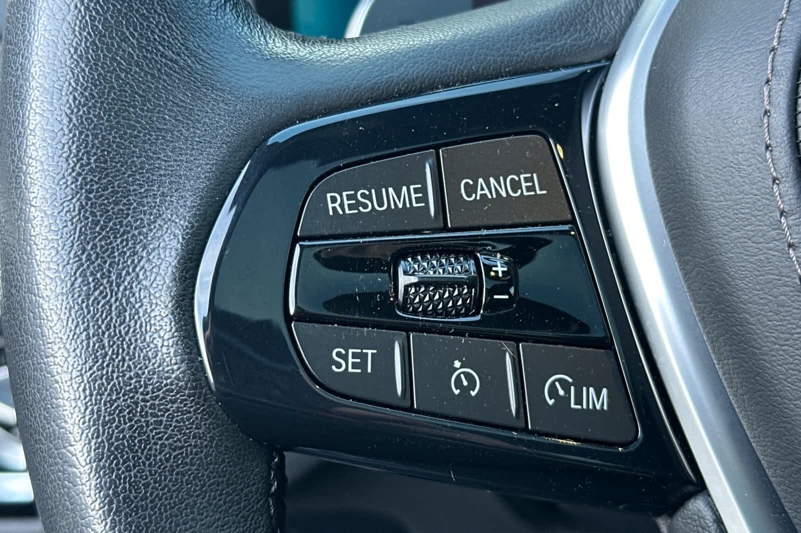 Thumbnail: 2023 BMW 5 Series - 28