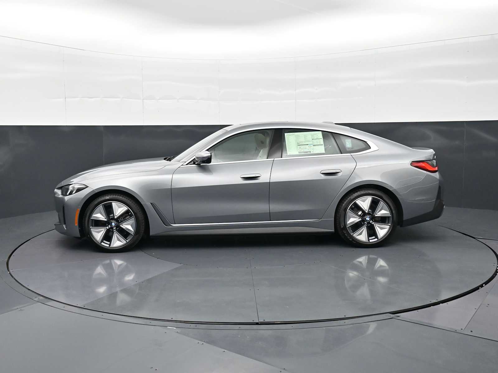 Thumbnail: 2026 BMW i4 - 8