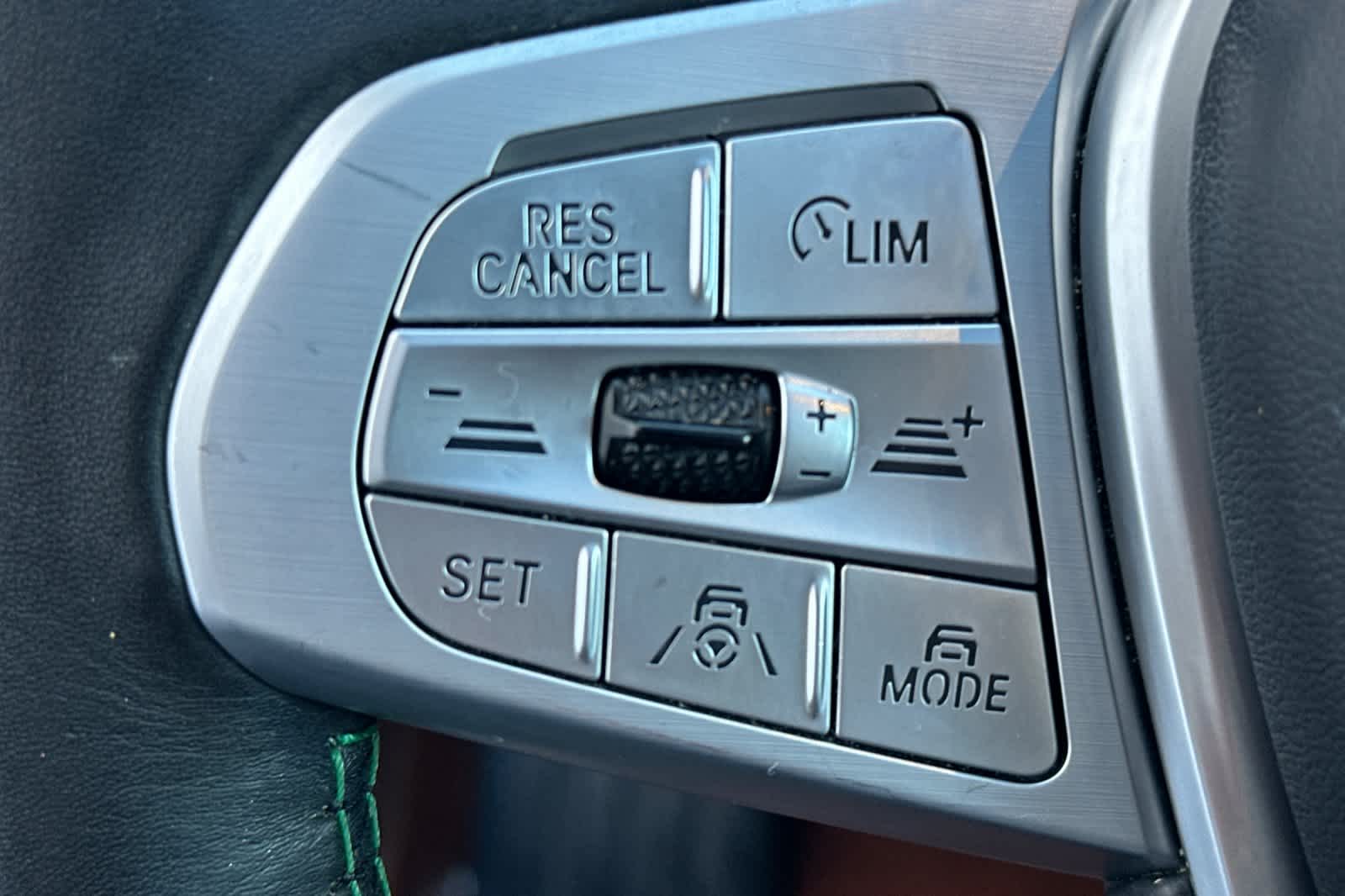 Thumbnail: 2021 BMW 7 Series - 27