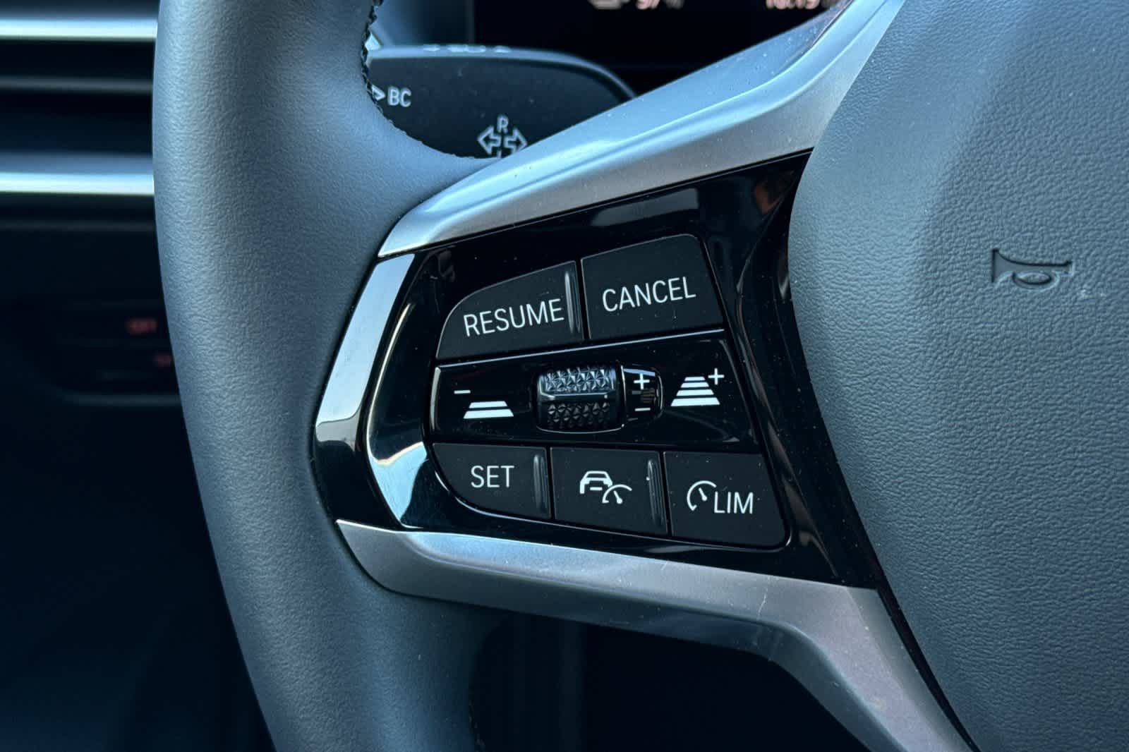 Thumbnail: 2025 BMW i4 - 25