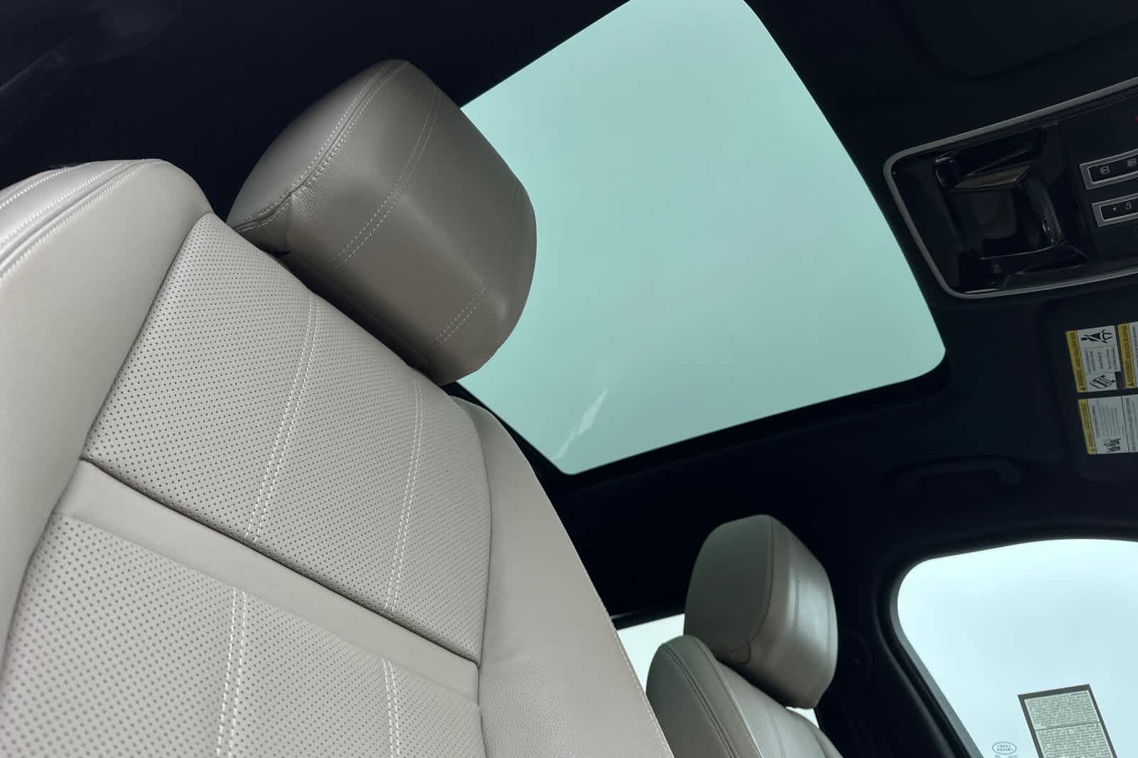 Thumbnail: 2018 Land Rover Range Rover Velar - 18