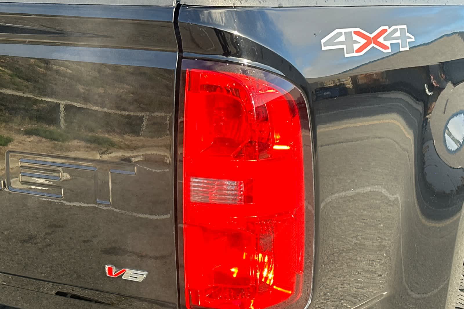 Thumbnail: 2022 Chevrolet Colorado - 32