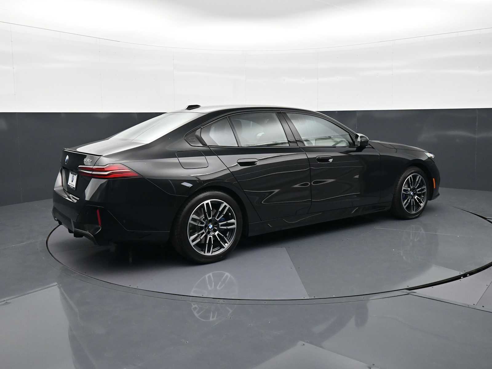 Thumbnail: 2026 BMW 5 Series - 5