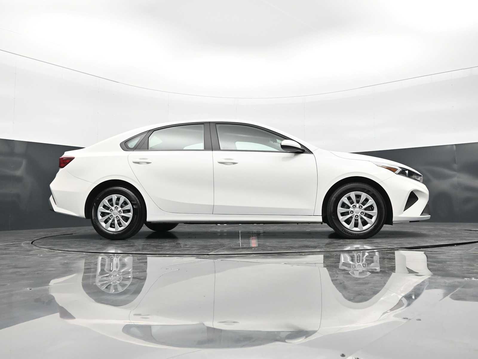 2024 Kia Forte LX - Photo 28