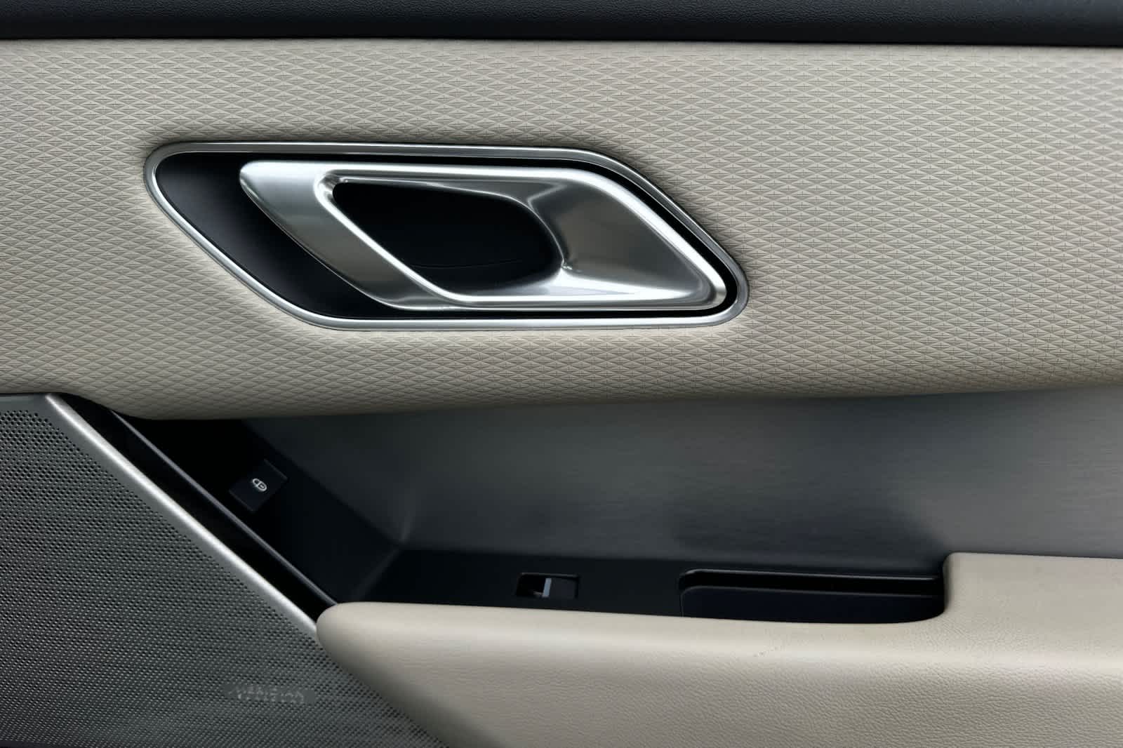 Thumbnail: 2018 Land Rover Range Rover Velar - 19
