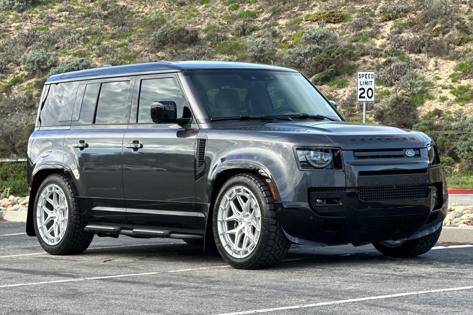 Thumbnail: 2025 Land Rover Defender - 5