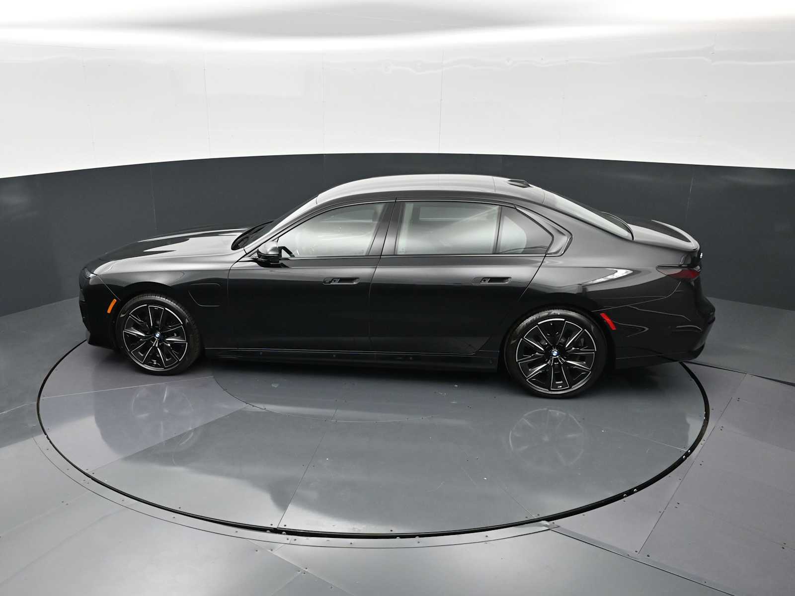 Thumbnail: 2026 BMW 7 Series - 24