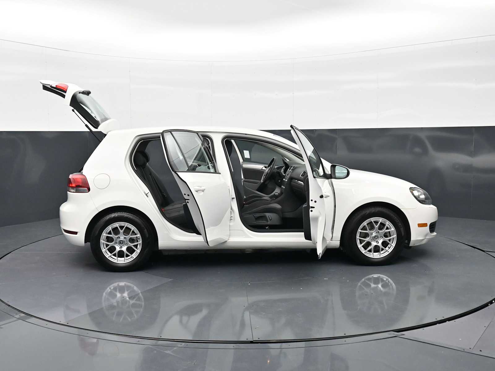 Thumbnail: 2010 Volkswagen Golf - 34