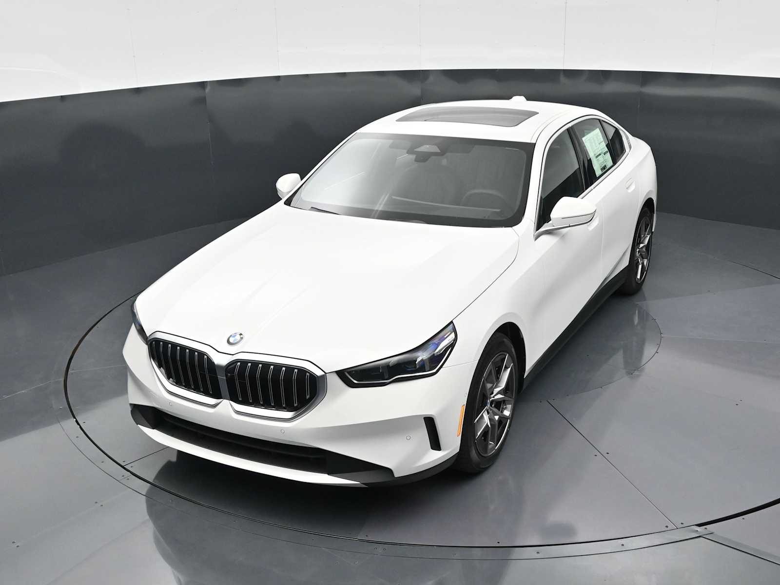 Thumbnail: 2026 BMW 5 Series - 21