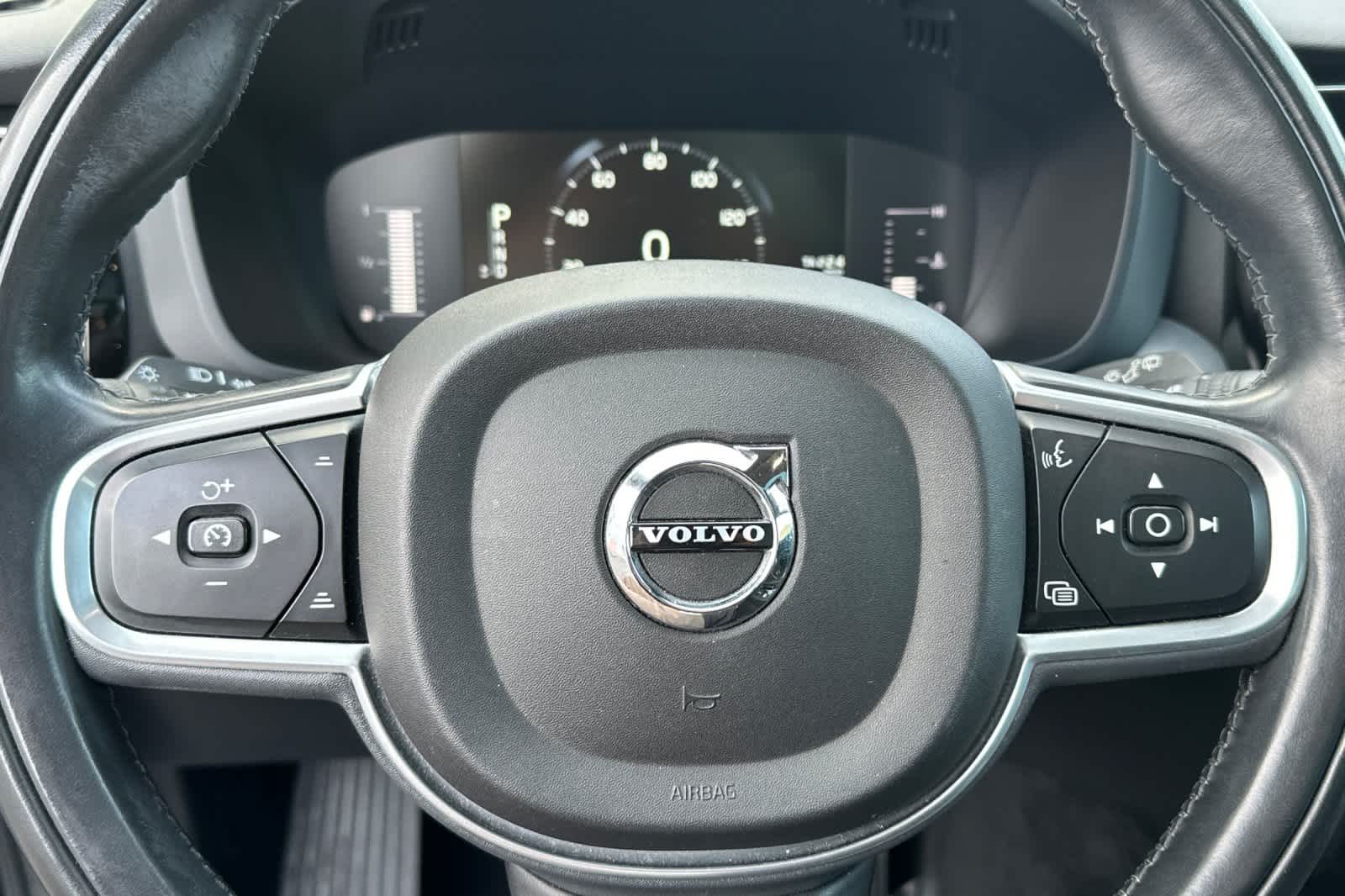 Thumbnail: 2018 Volvo XC60 - 24