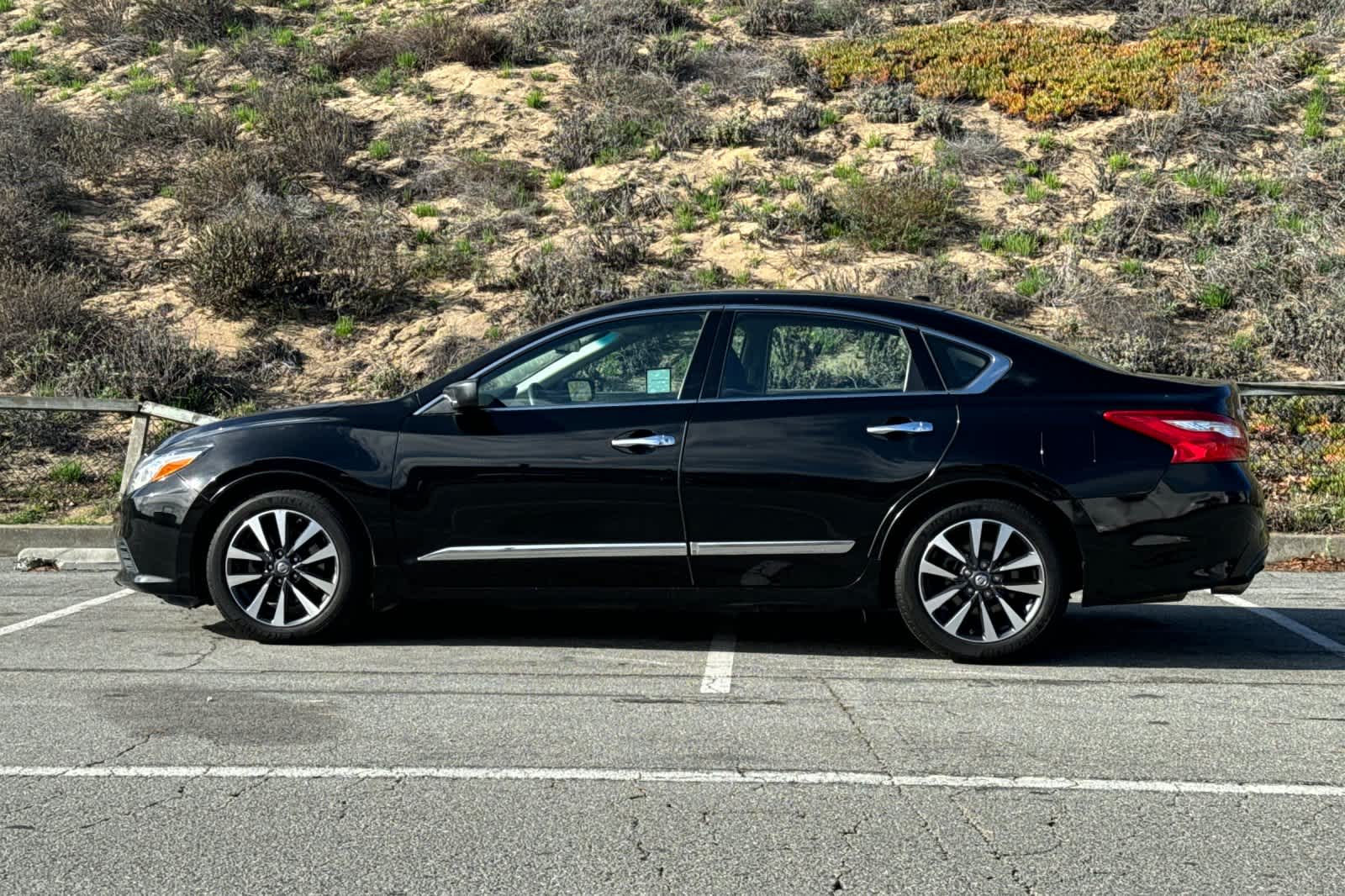 Thumbnail: 2016 Nissan Altima - 9