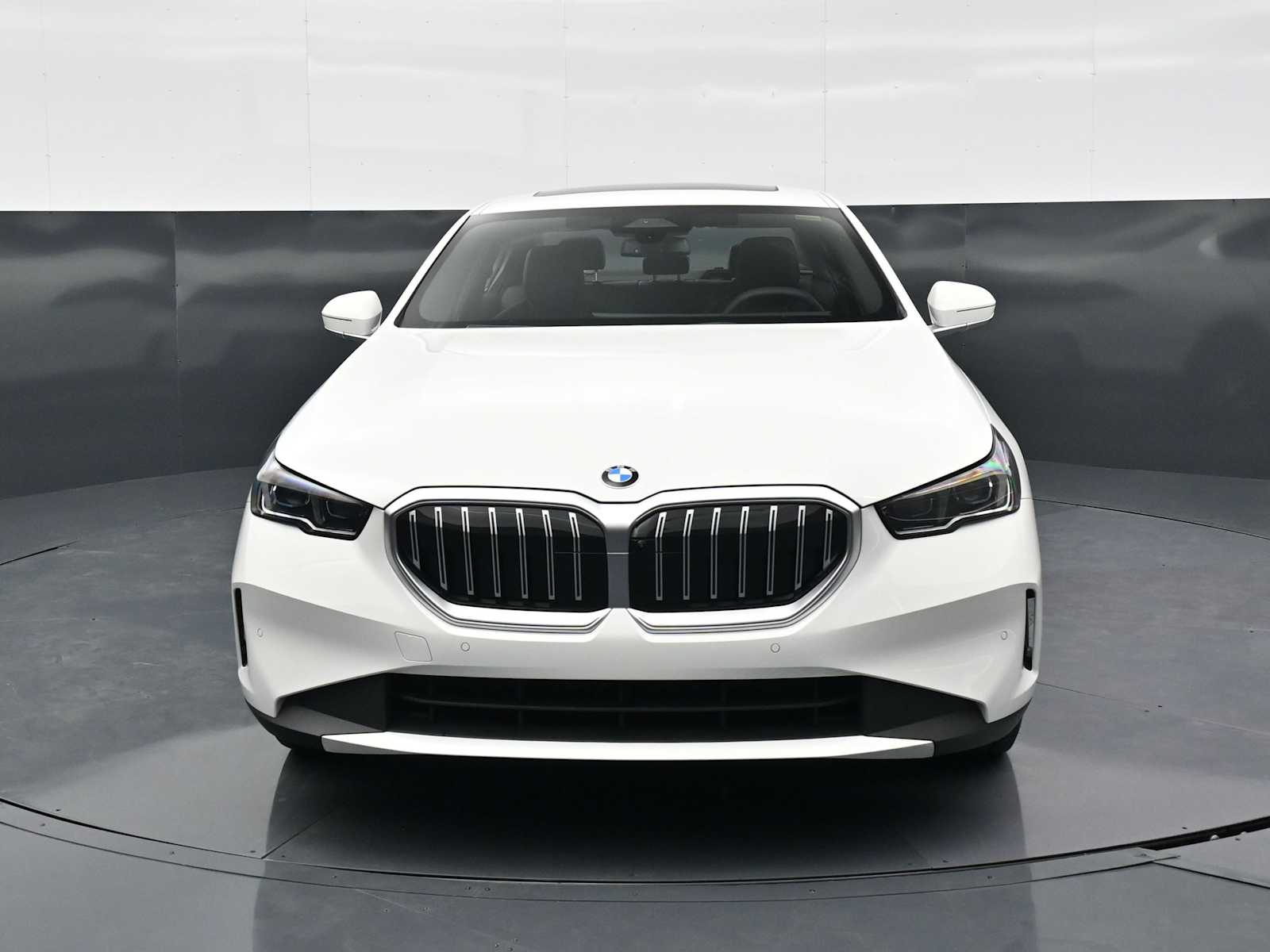 Thumbnail: 2026 BMW 5 Series - 2