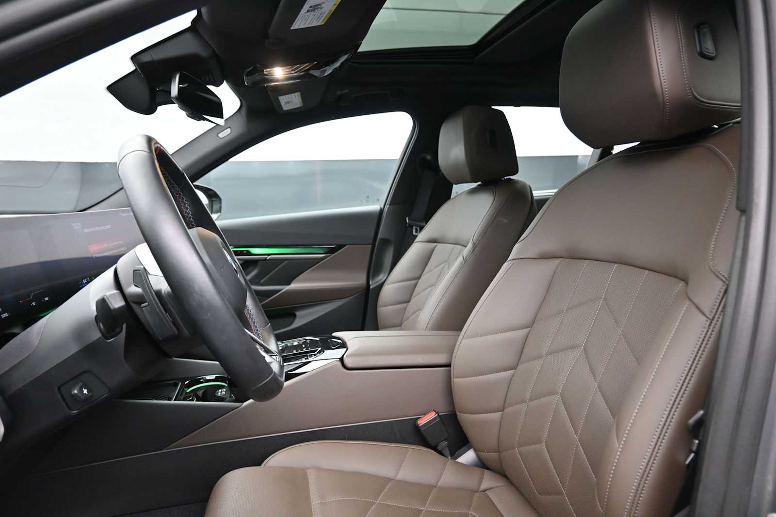 2024 BMW i5 M60 - Photo 10