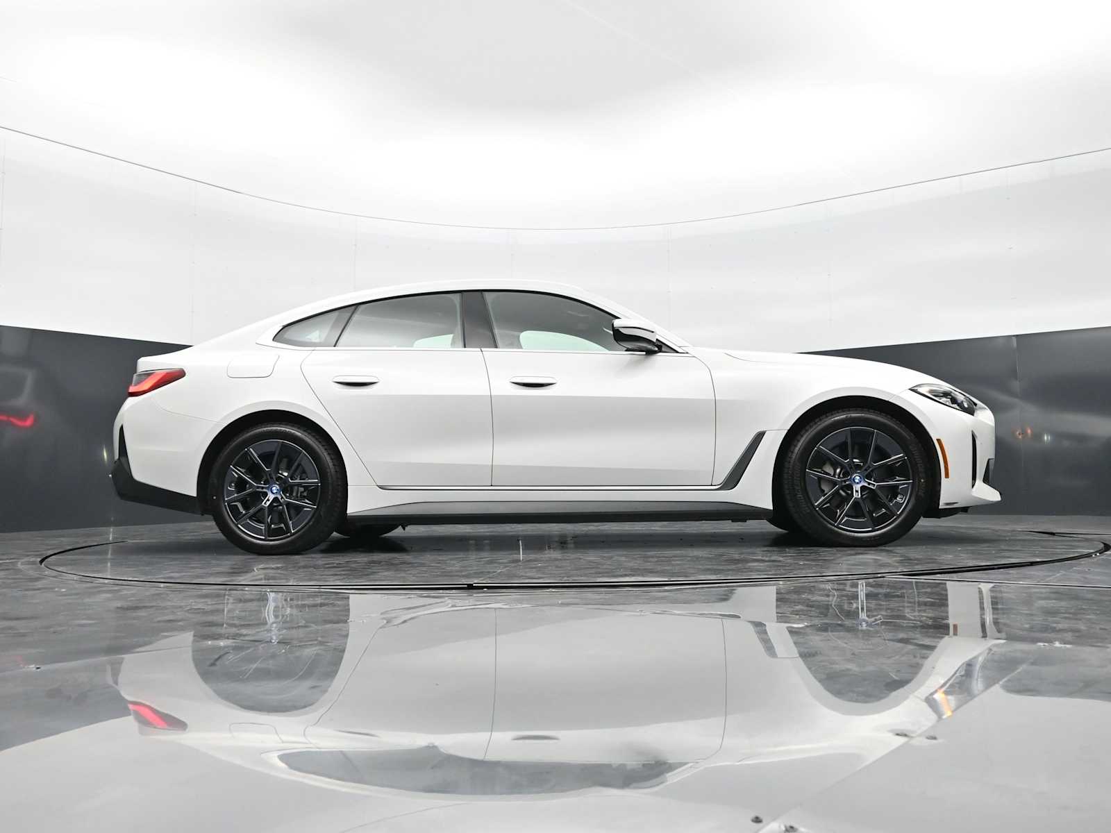 Thumbnail: 2023 BMW i4 - 28