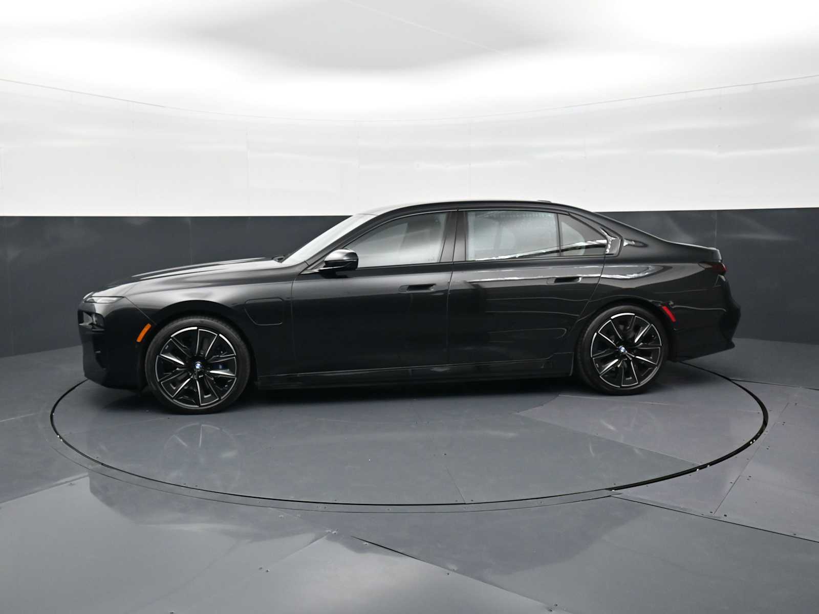 Thumbnail: 2025 BMW 7 Series - 8