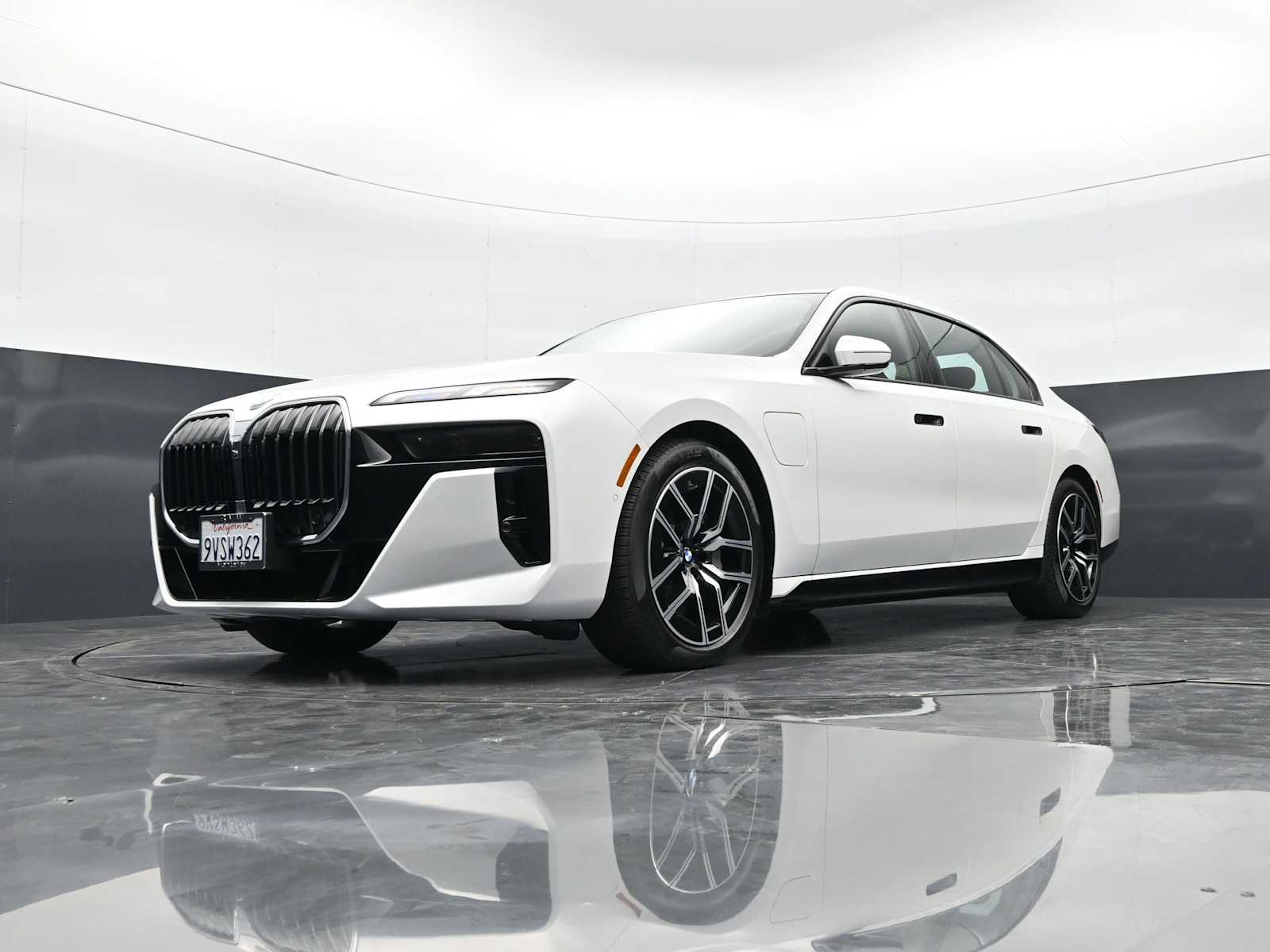 Thumbnail: 2025 BMW 7 Series - 25